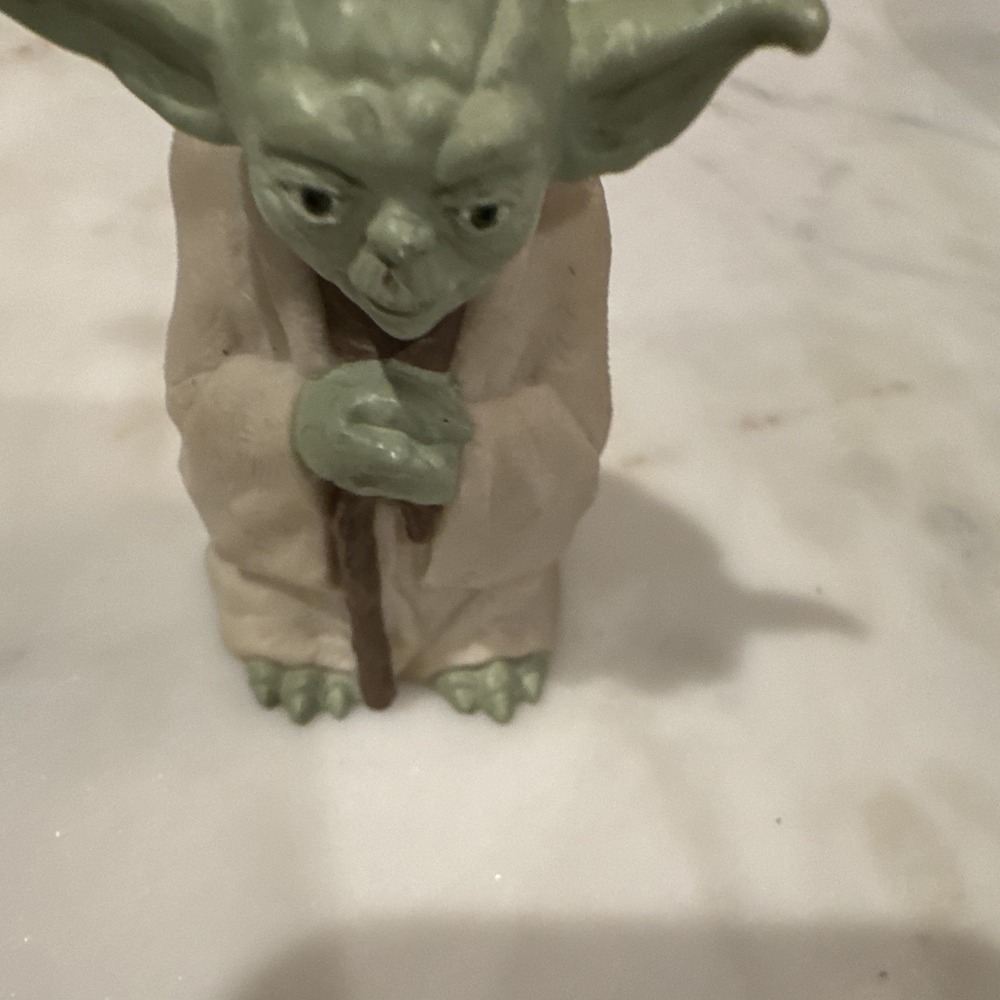 Star Wars Yoda Figure Green & Tan Robe with Cane Sci-Fi & Horror Genre